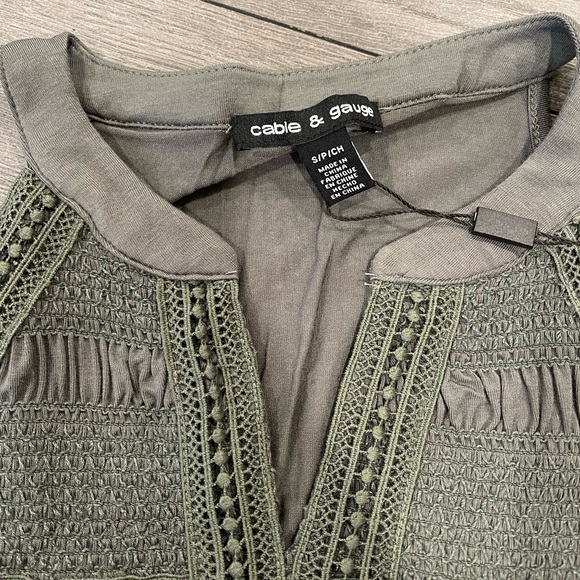 green flowy tank top - Picture 3 of 3